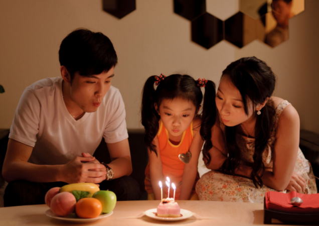 家长应供认教育的有限性也承受自身的有限性放下全知全能的重负