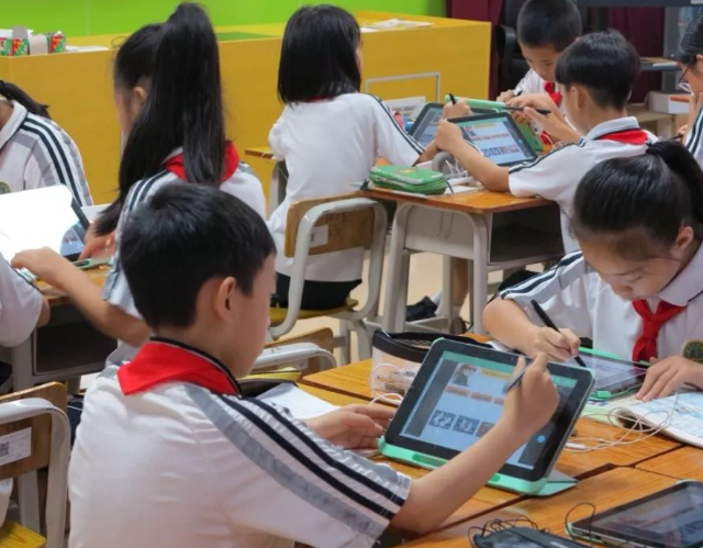 坚实的数据课程变革并非局部调整对教育生态的全方位重塑